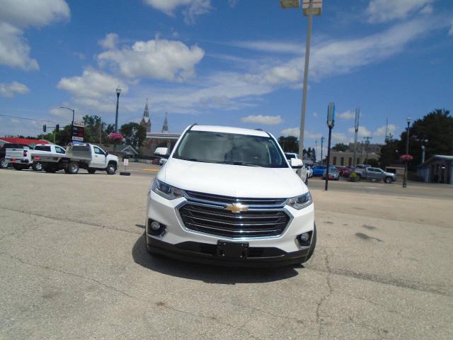 Used 2019 Chevrolet Traverse 1LT with VIN 1GNEVGKWXKJ121222 for sale in Independence, IA