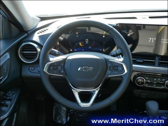 2025 Chevrolet Trax Vehicle Photo in MAPLEWOOD, MN 55119-4794