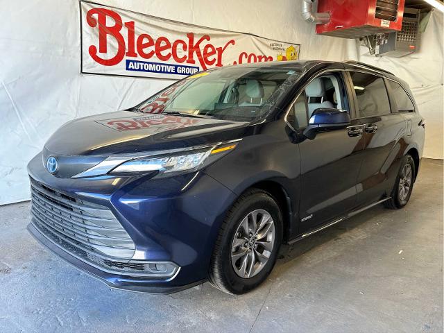 2021 Toyota Sienna Vehicle Photo in RED SPRINGS, NC 28377-1640