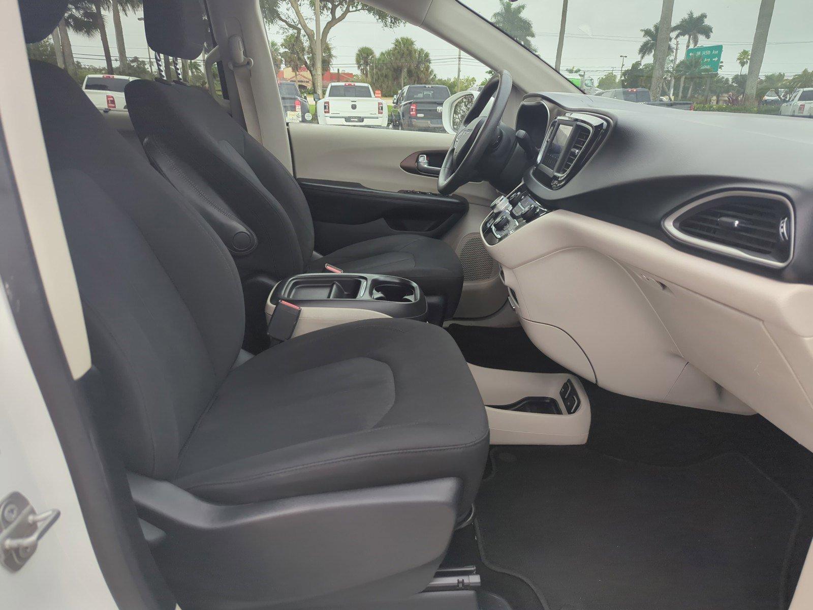 2018 Chrysler Pacifica Vehicle Photo in Pembroke Pines, FL 33027