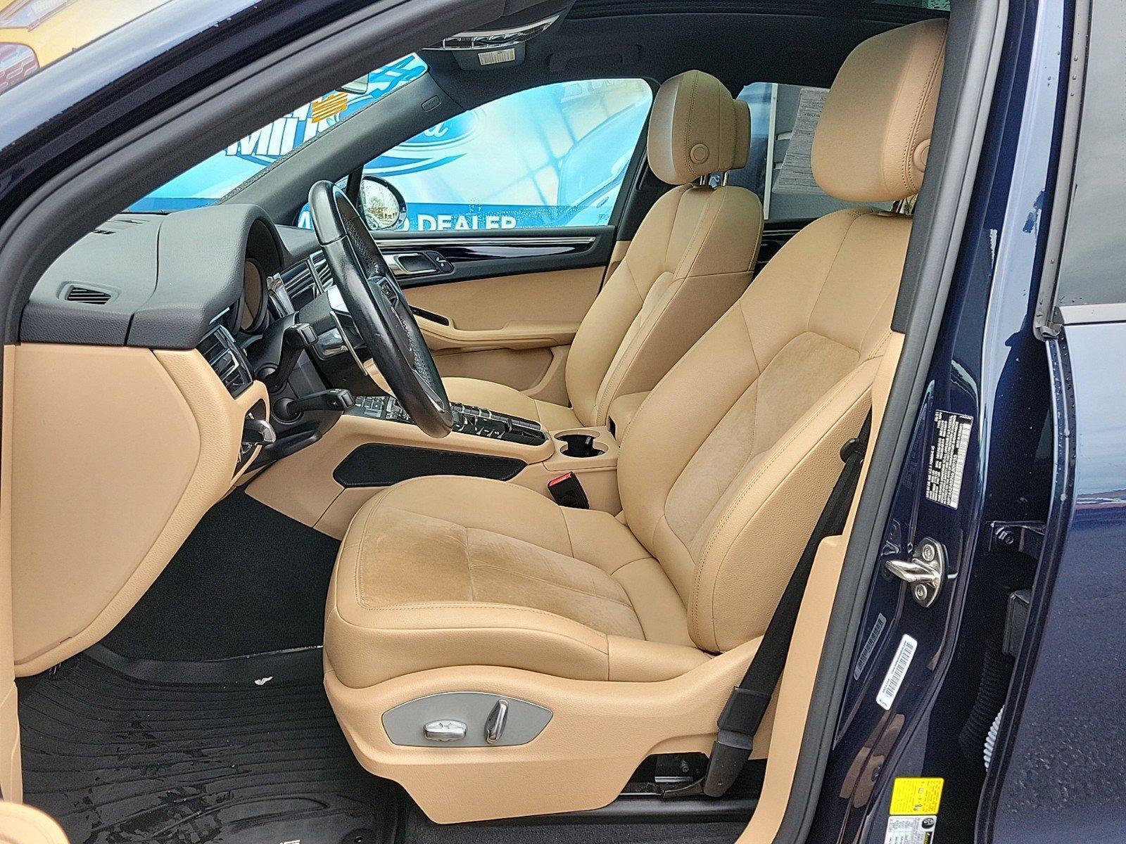 2021 Porsche Macan Vehicle Photo in Saint Charles, IL 60174