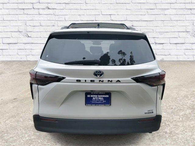 2024 Toyota Sienna Vehicle Photo in SUNRISE, FL 33323-3202