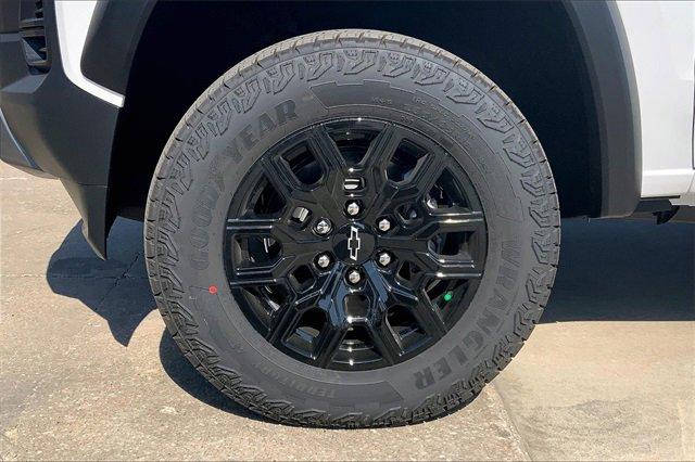 2024 Chevrolet Colorado Vehicle Photo in TOPEKA, KS 66609-0000