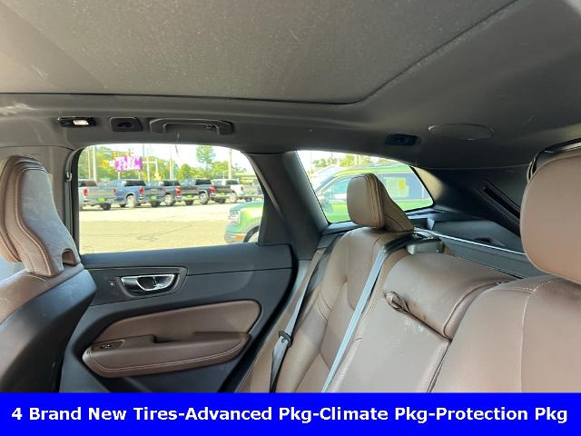 2022 Volvo XC60 Vehicle Photo in CHICOPEE, MA 01020-5001