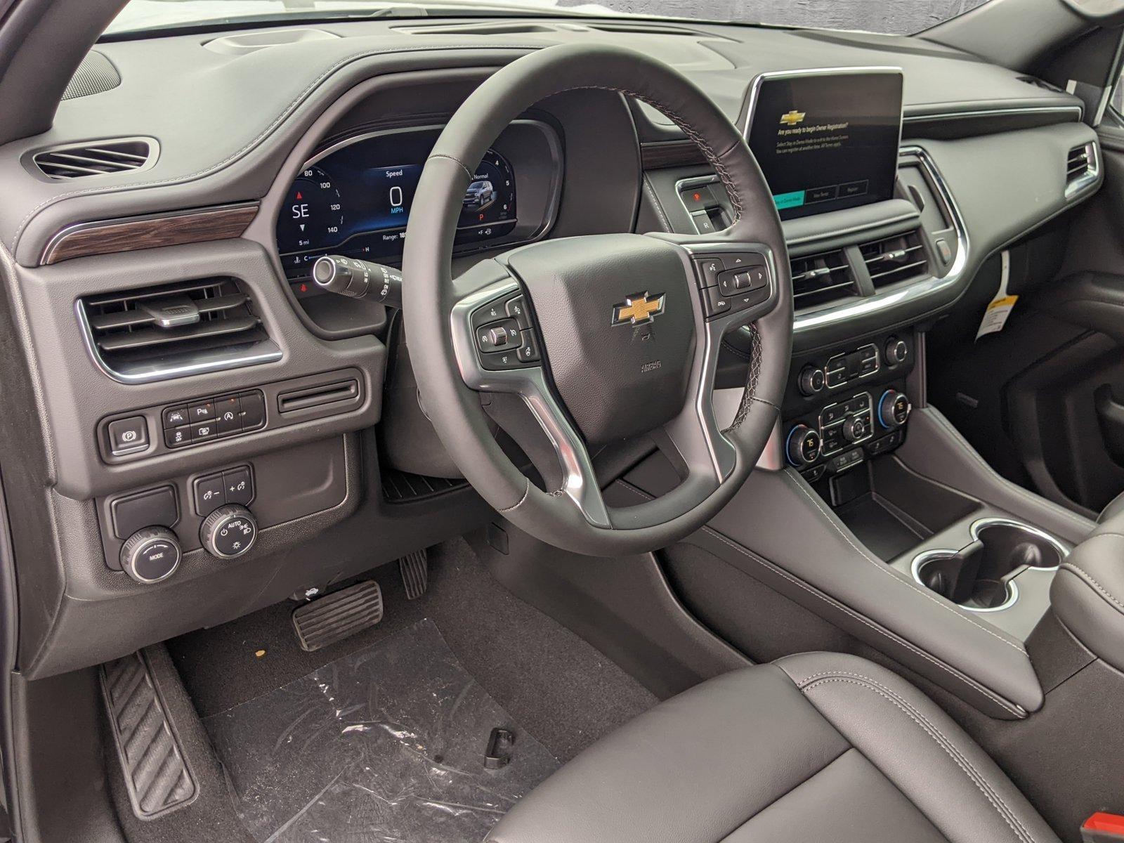 2024 Chevrolet Suburban Vehicle Photo in PEMBROKE PINES, FL 33024-6534