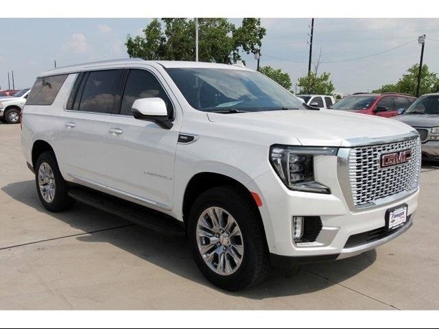 2024 GMC Yukon XL Vehicle Photo in ROSENBERG, TX 77471-5675