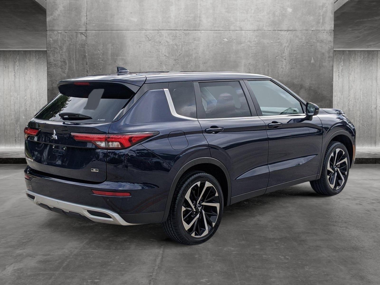 2023 Mitsubishi Outlander Vehicle Photo in Pembroke Pines , FL 33084