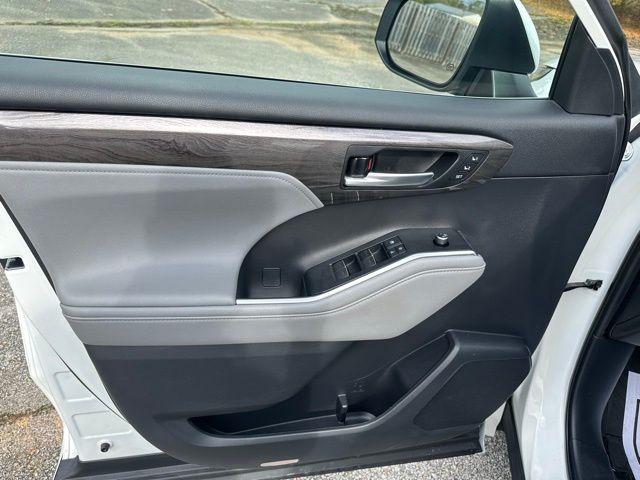 2021 Toyota Highlander Vehicle Photo in TUPELO, MS 38801-6508