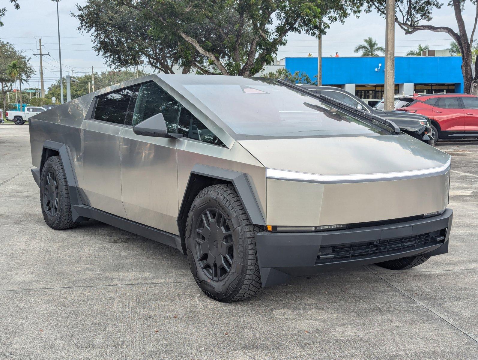 2024 Tesla Cybertruck Vehicle Photo in PEMBROKE PINES, FL 33024-6534