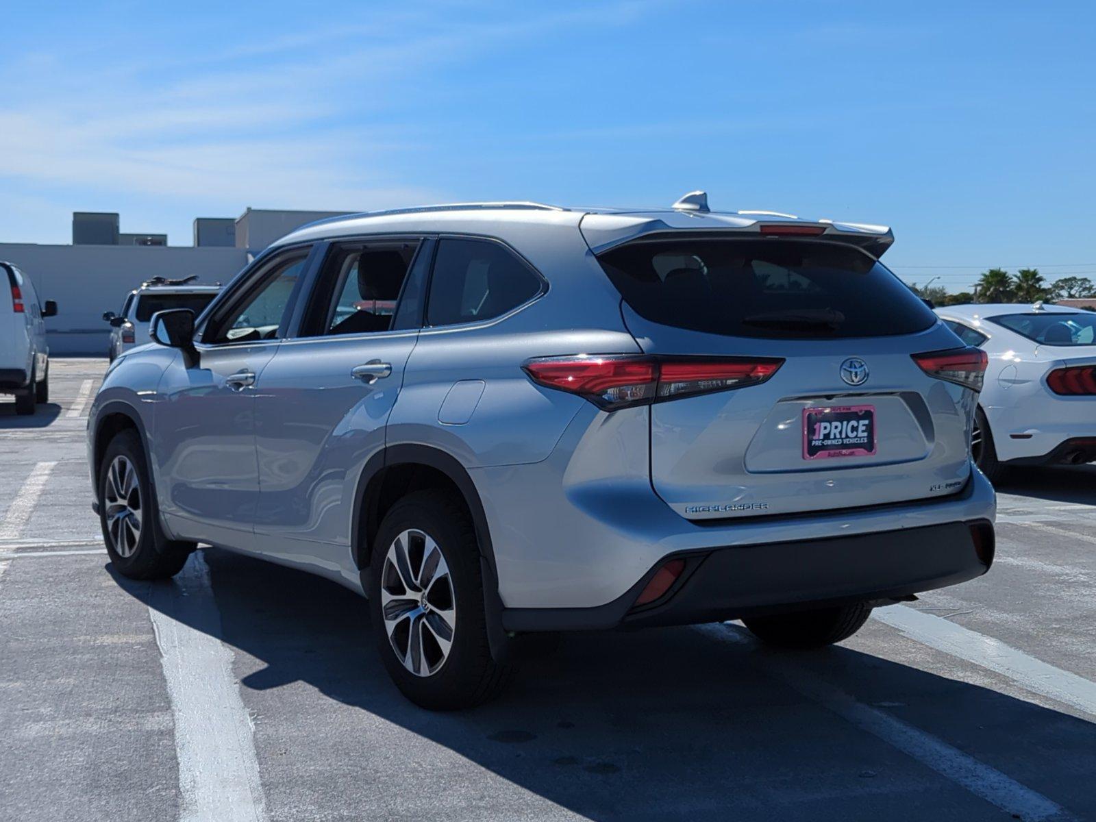 2021 Toyota Highlander Vehicle Photo in Ft. Myers, FL 33907