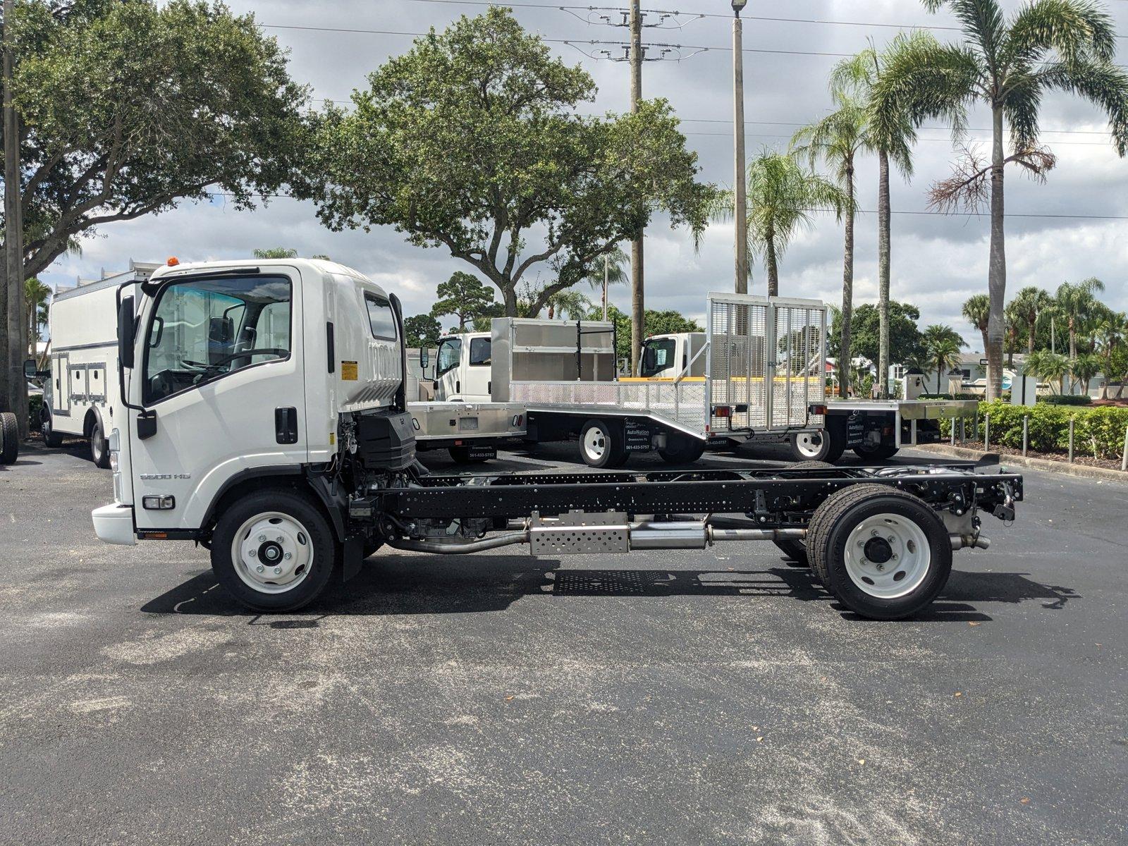 2025 Chevrolet Low Cab Forward 5500 HG Vehicle Photo in GREENACRES, FL 33463-3207