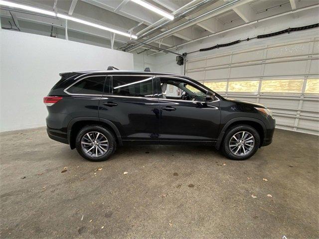 2018 Toyota Highlander Vehicle Photo in PORTLAND, OR 97225-3518