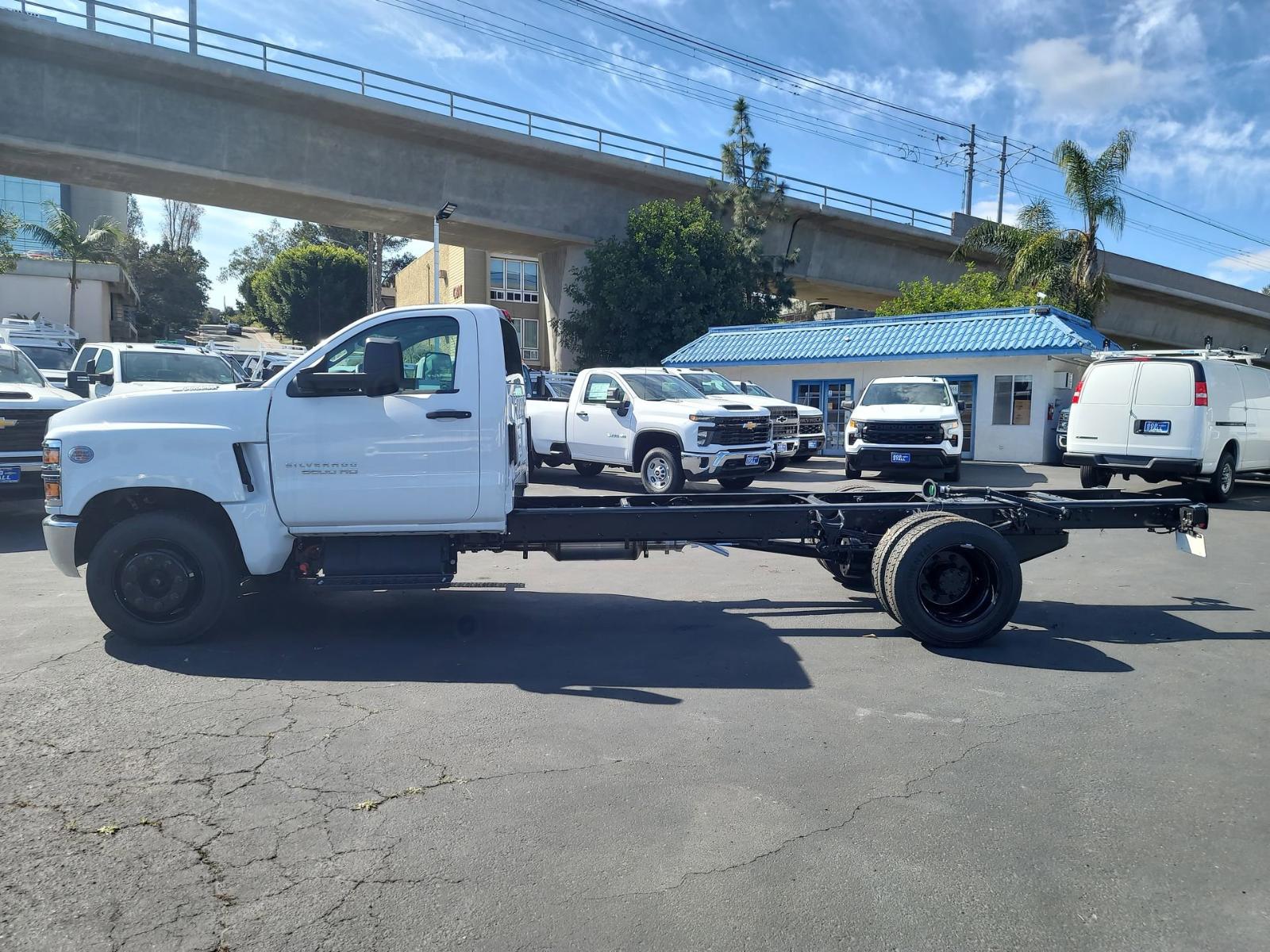 2023 Chevrolet Silverado Chassis Cab Vehicle Photo in LA MESA, CA 91942-8211