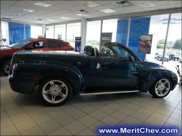 2005 Chevrolet SSR Vehicle Photo in MAPLEWOOD, MN 55119-4794