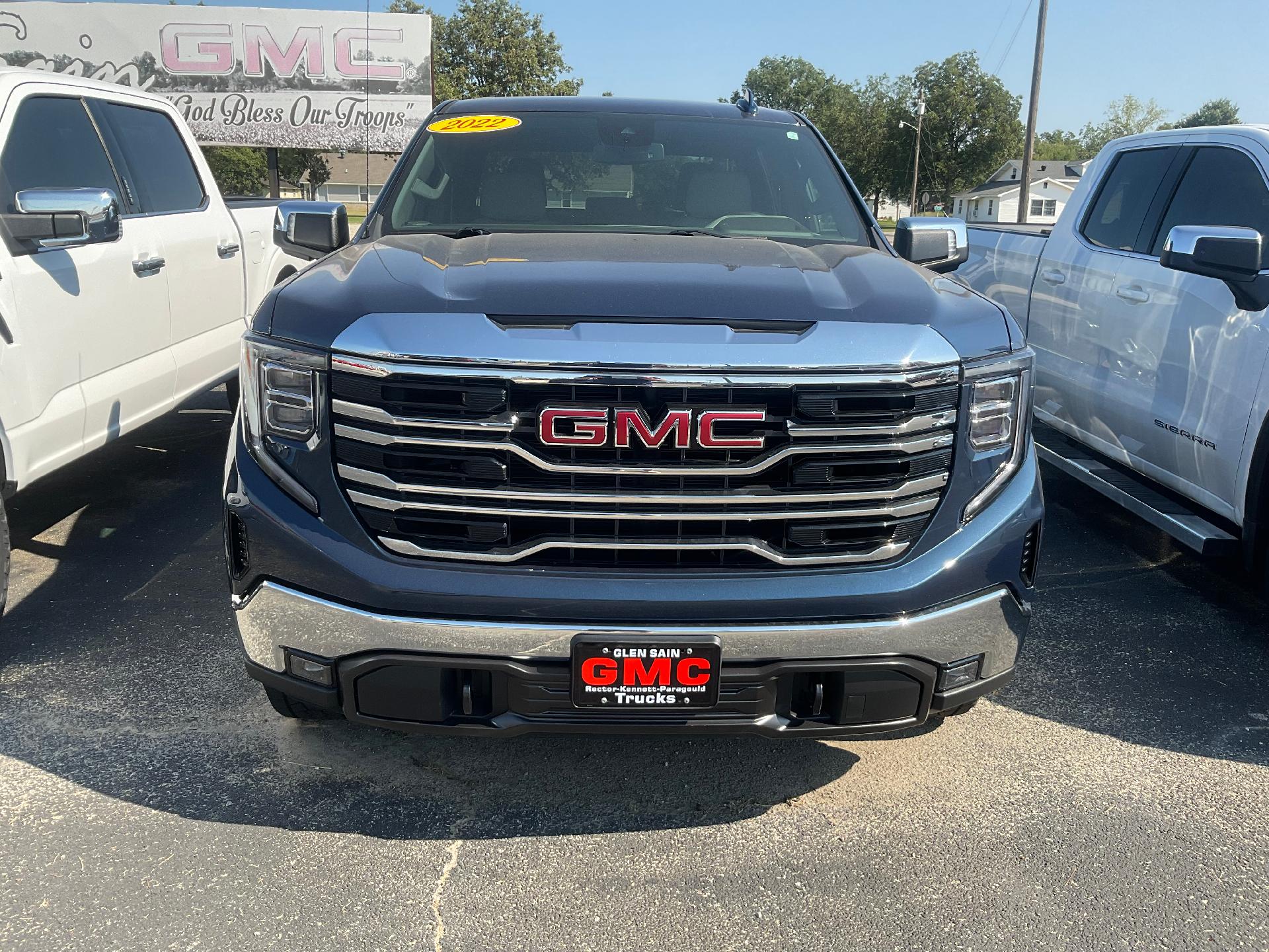 Used 2022 GMC Sierra 1500 SLT with VIN 1GTUUDED9NZ644351 for sale in Rector, AR