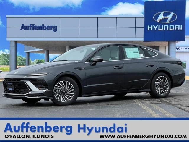 2024 Hyundai SONATA Hybrid Vehicle Photo in O'Fallon, IL 62269