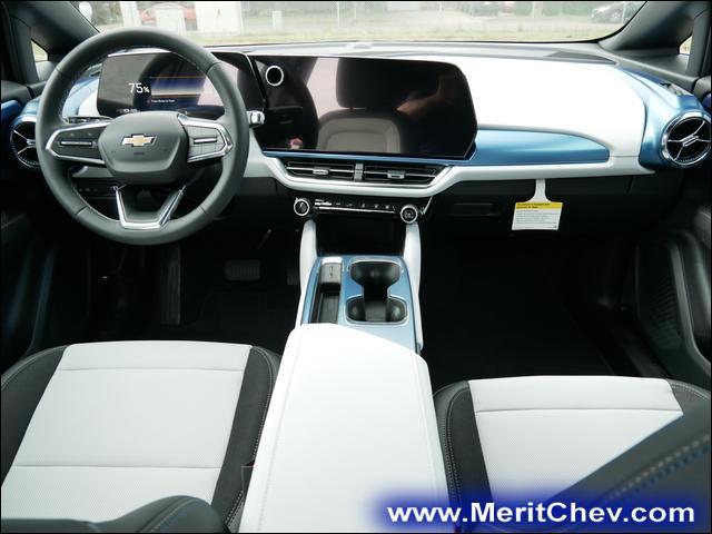 2024 Chevrolet Equinox EV Vehicle Photo in MAPLEWOOD, MN 55119-4794