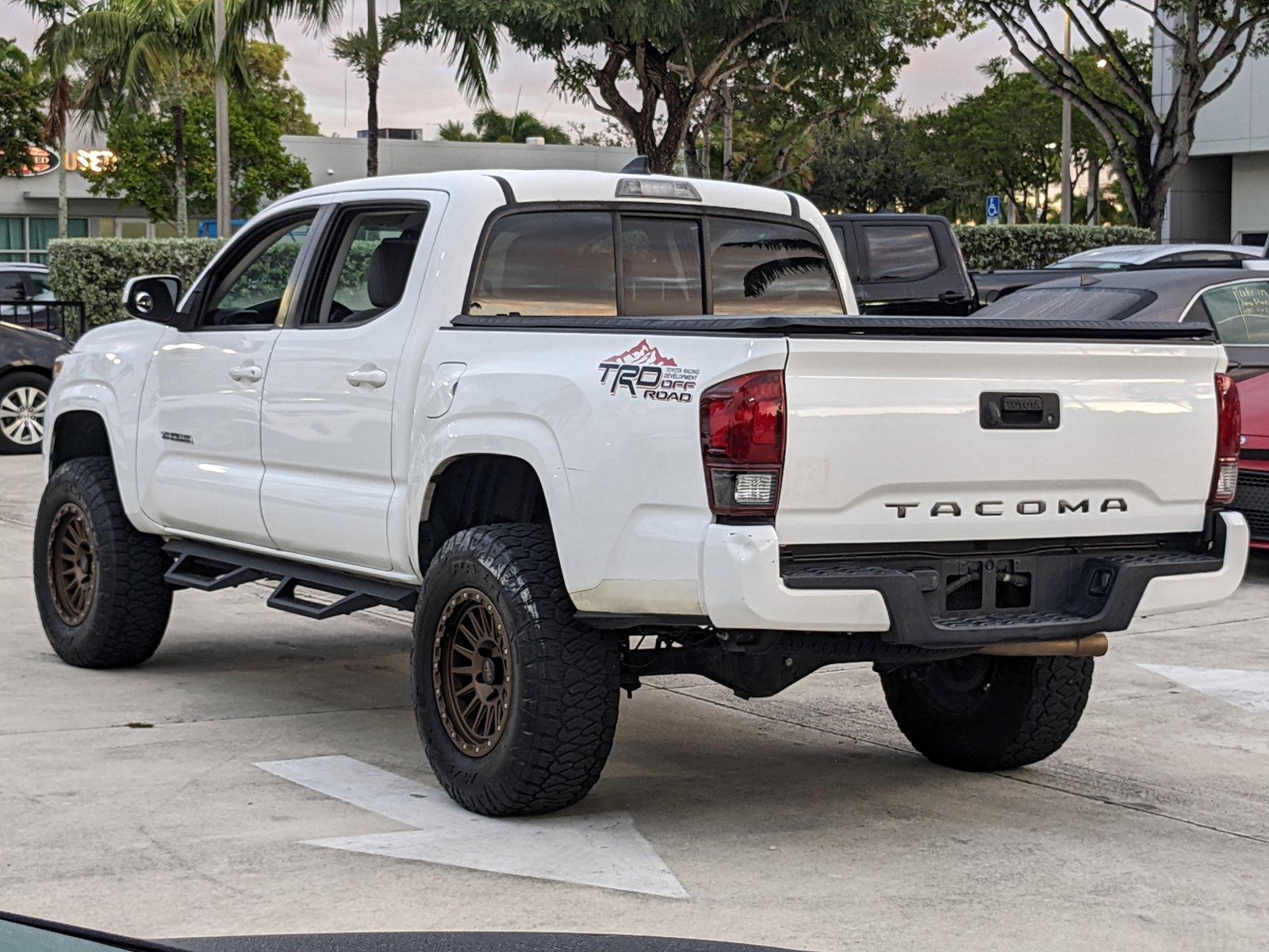 2019 Toyota Tacoma 2WD Vehicle Photo in Davie, FL 33331