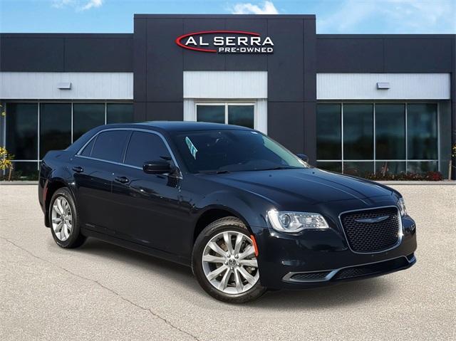 2015 Chrysler 300 Vehicle Photo in GRAND BLANC, MI 48439-8139