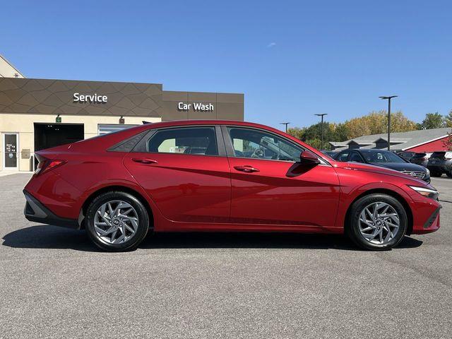 2024 Hyundai ELANTRA Vehicle Photo in Merrillville, IN 46410