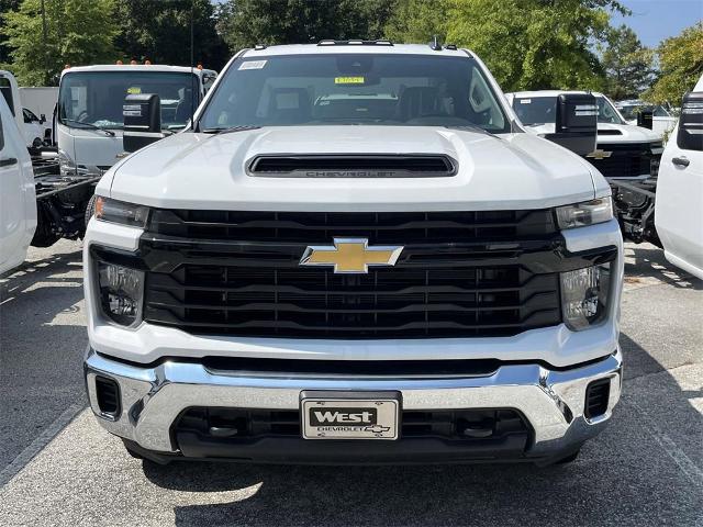 2024 Chevrolet Silverado 3500 HD Chassis Cab Vehicle Photo in ALCOA, TN 37701-3235