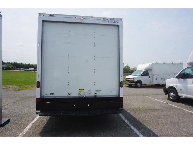 2023 Chevrolet Express Cutaway 4500 Vehicle Photo in ALCOA, TN 37701-3235