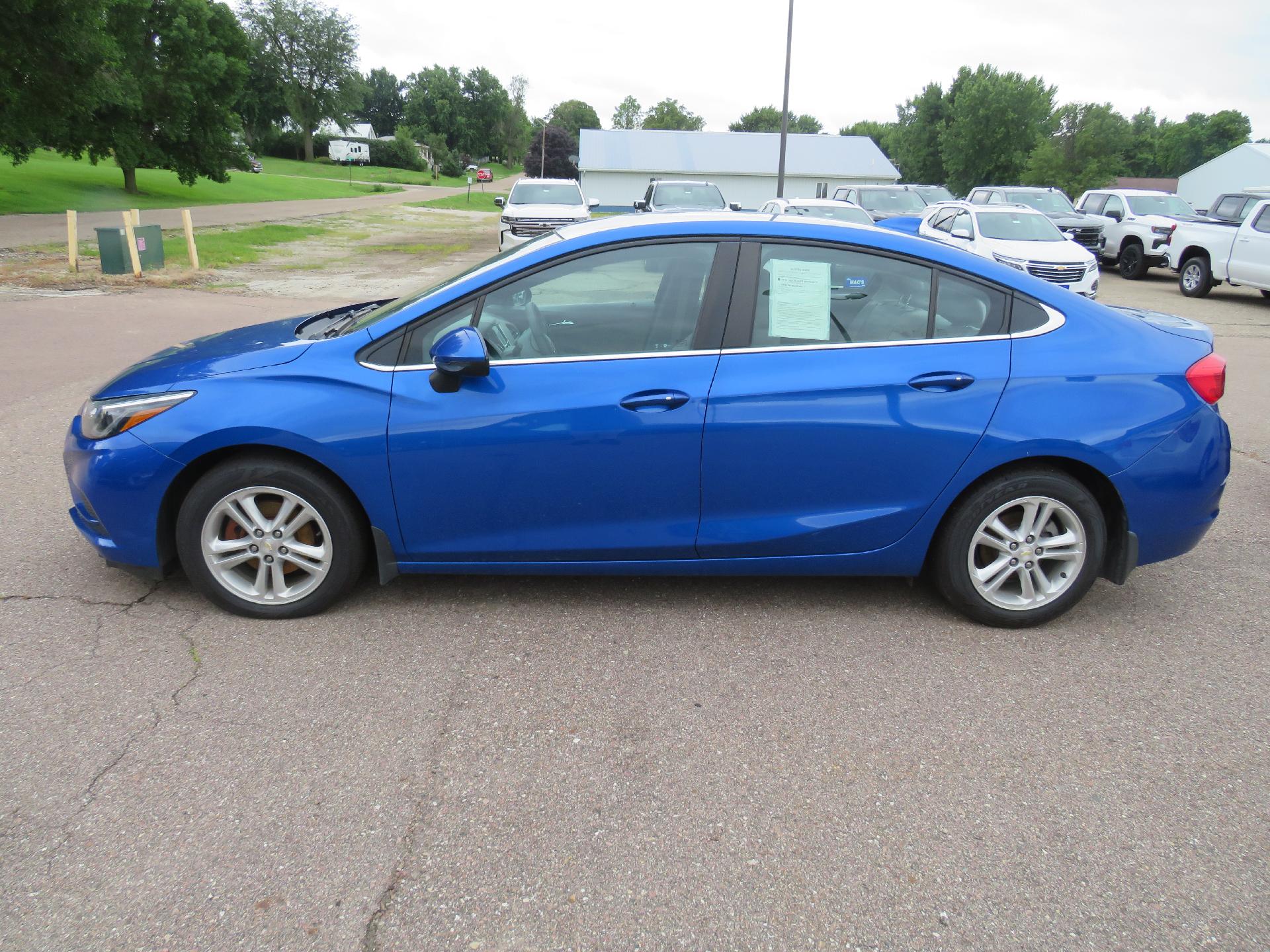 2017 Chevrolet Cruze Vehicle Photo in MAPLETON, IA 51034-1072