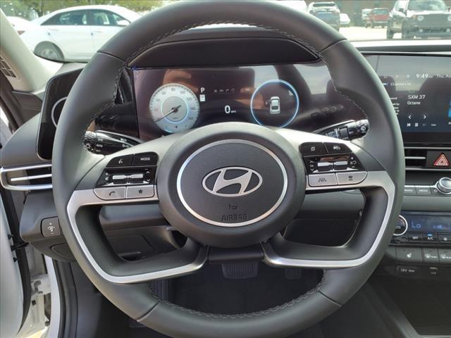 2024 Hyundai ELANTRA Vehicle Photo in Peoria, IL 61615