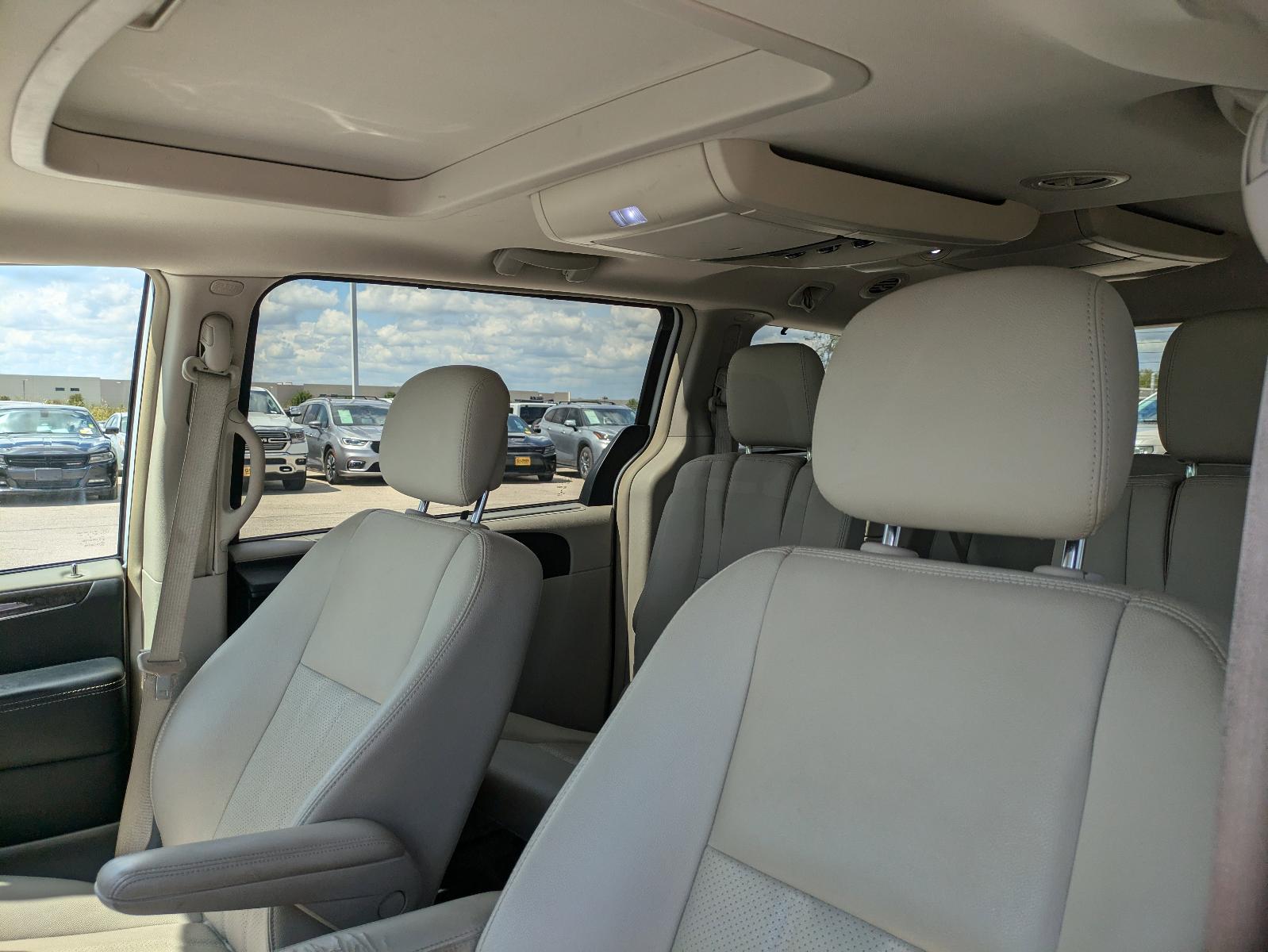 2016 Chrysler Town & Country Vehicle Photo in Seguin, TX 78155