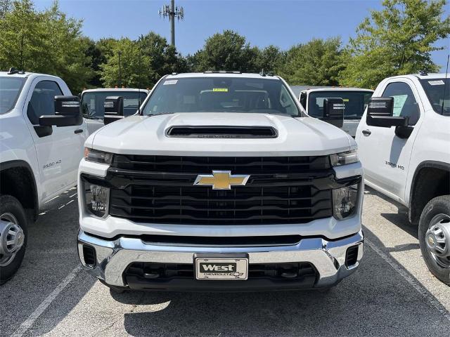 2024 Chevrolet Silverado 3500 HD Chassis Cab Vehicle Photo in ALCOA, TN 37701-3235