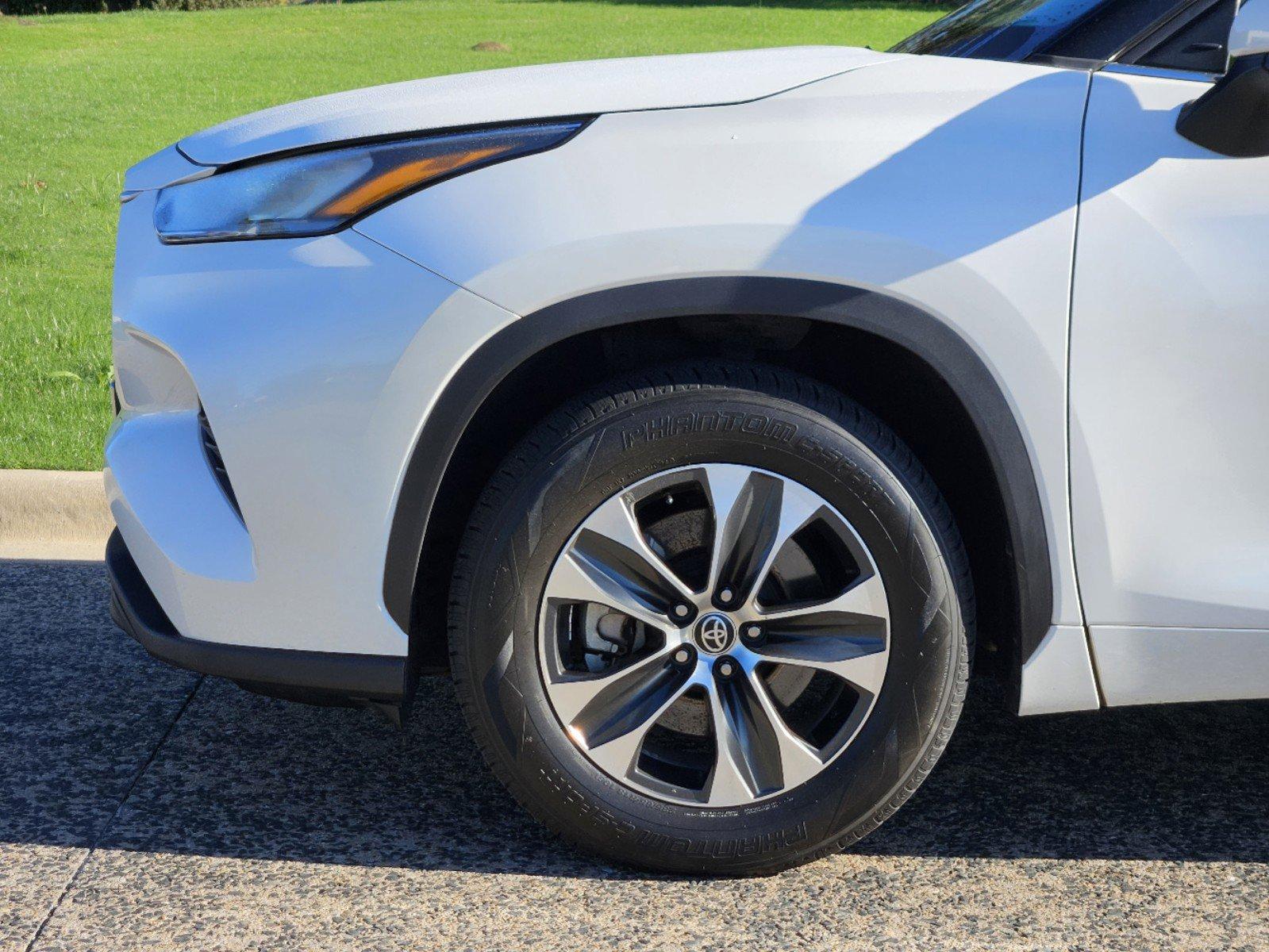 2020 Toyota Highlander Vehicle Photo in Fort Worth, TX 76132