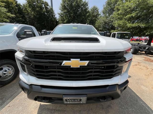 2024 Chevrolet Silverado 3500 HD Chassis Cab Vehicle Photo in ALCOA, TN 37701-3235