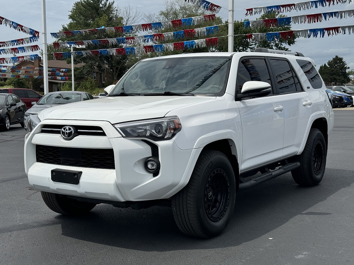 2022 Toyota 4Runner Vehicle Photo in BOONVILLE, IN 47601-9633