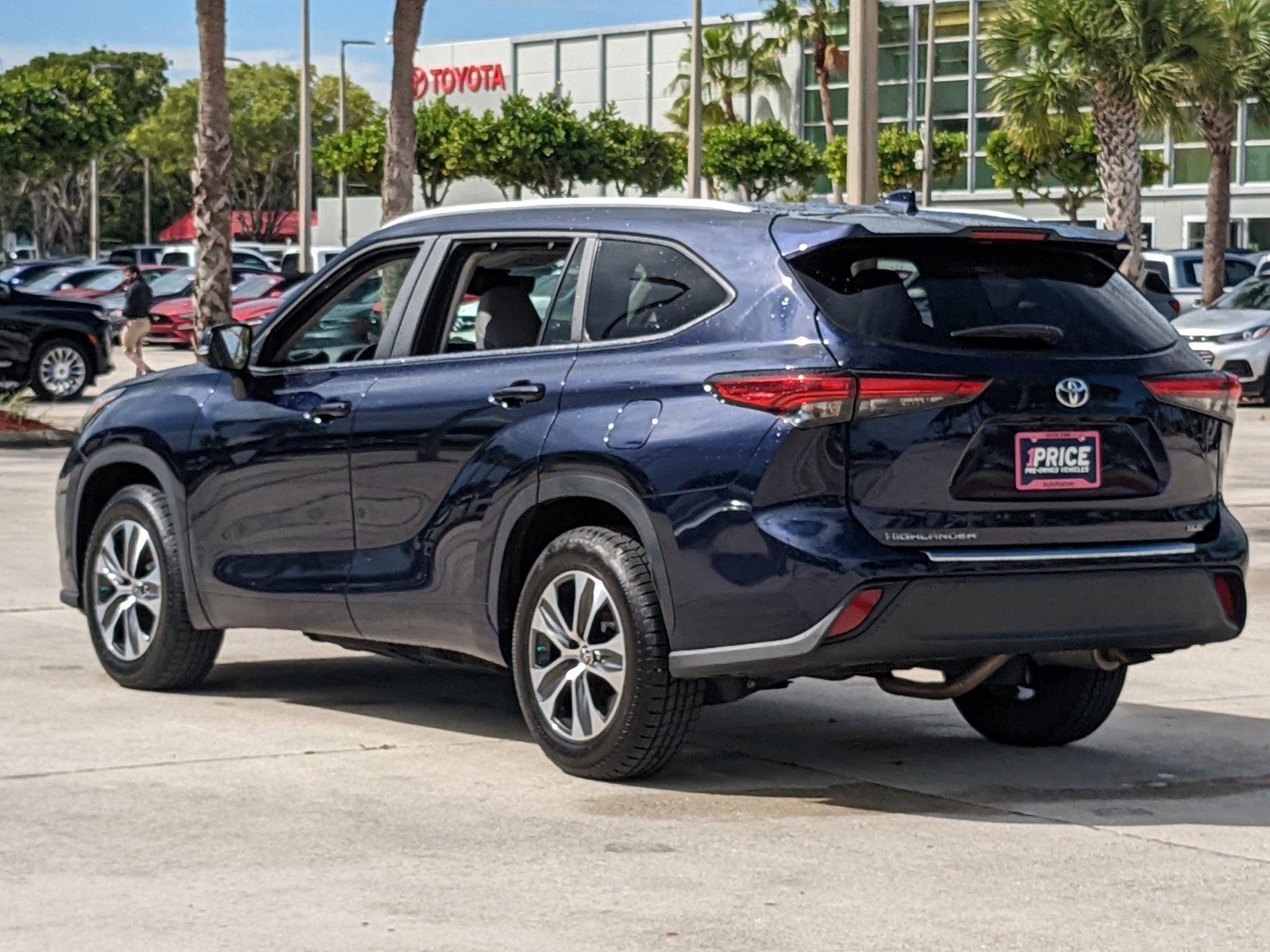 2023 Toyota Highlander Vehicle Photo in Davie, FL 33331