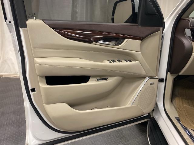 2017 Cadillac Escalade Vehicle Photo in ASHLAND, KY 41101-7620