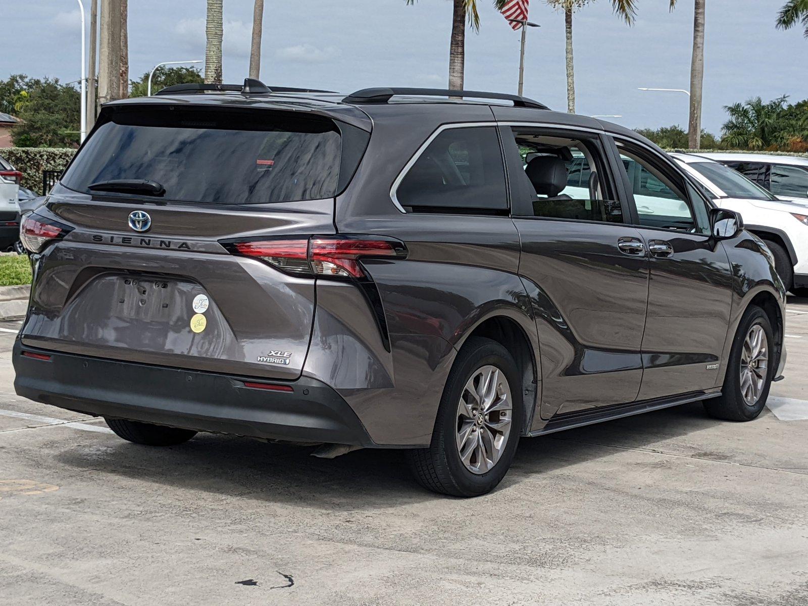 2021 Toyota Sienna Vehicle Photo in Davie, FL 33331