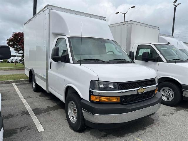 2024 Chevrolet Express Commercial Cutaway Vehicle Photo in ALCOA, TN 37701-3235