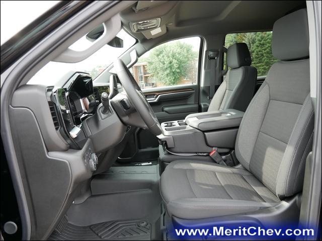 2024 Chevrolet Silverado 1500 Vehicle Photo in MAPLEWOOD, MN 55119-4794