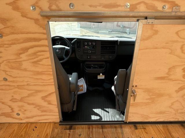 2024 GMC Savana Cutaway 4500 Vehicle Photo in MEDINA, OH 44256-9631