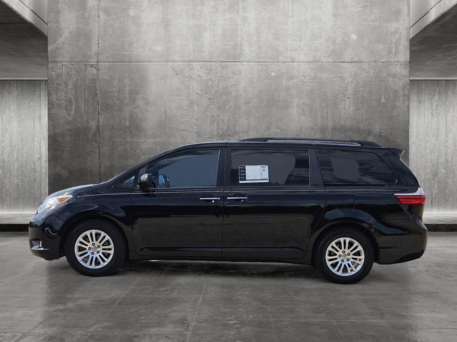 2017 Toyota Sienna Vehicle Photo in AMARILLO, TX 79103-4111