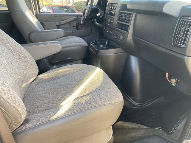 2018 Chevrolet Express Passenger Vehicle Photo in GOODYEAR, AZ 85338-1310