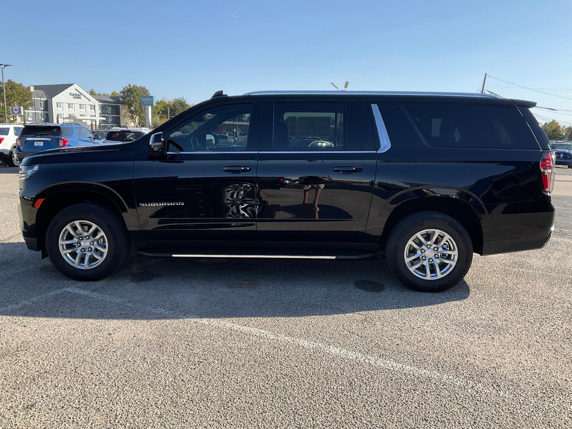 2024 Chevrolet Suburban Vehicle Photo in PONCA CITY, OK 74601-1036