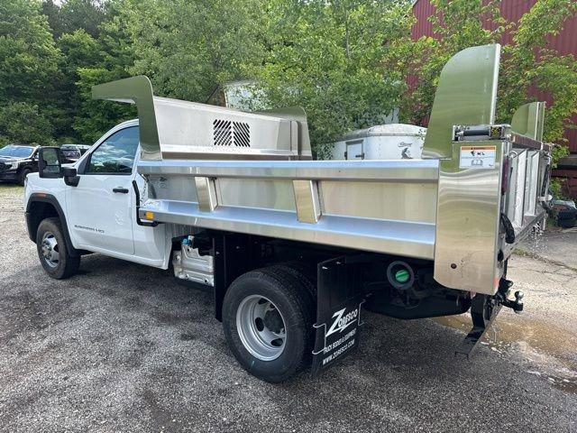 2024 GMC Sierra 3500 HD Chassis Cab Vehicle Photo in MEDINA, OH 44256-9631