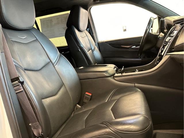 2017 Cadillac Escalade Vehicle Photo in RED SPRINGS, NC 28377-1640