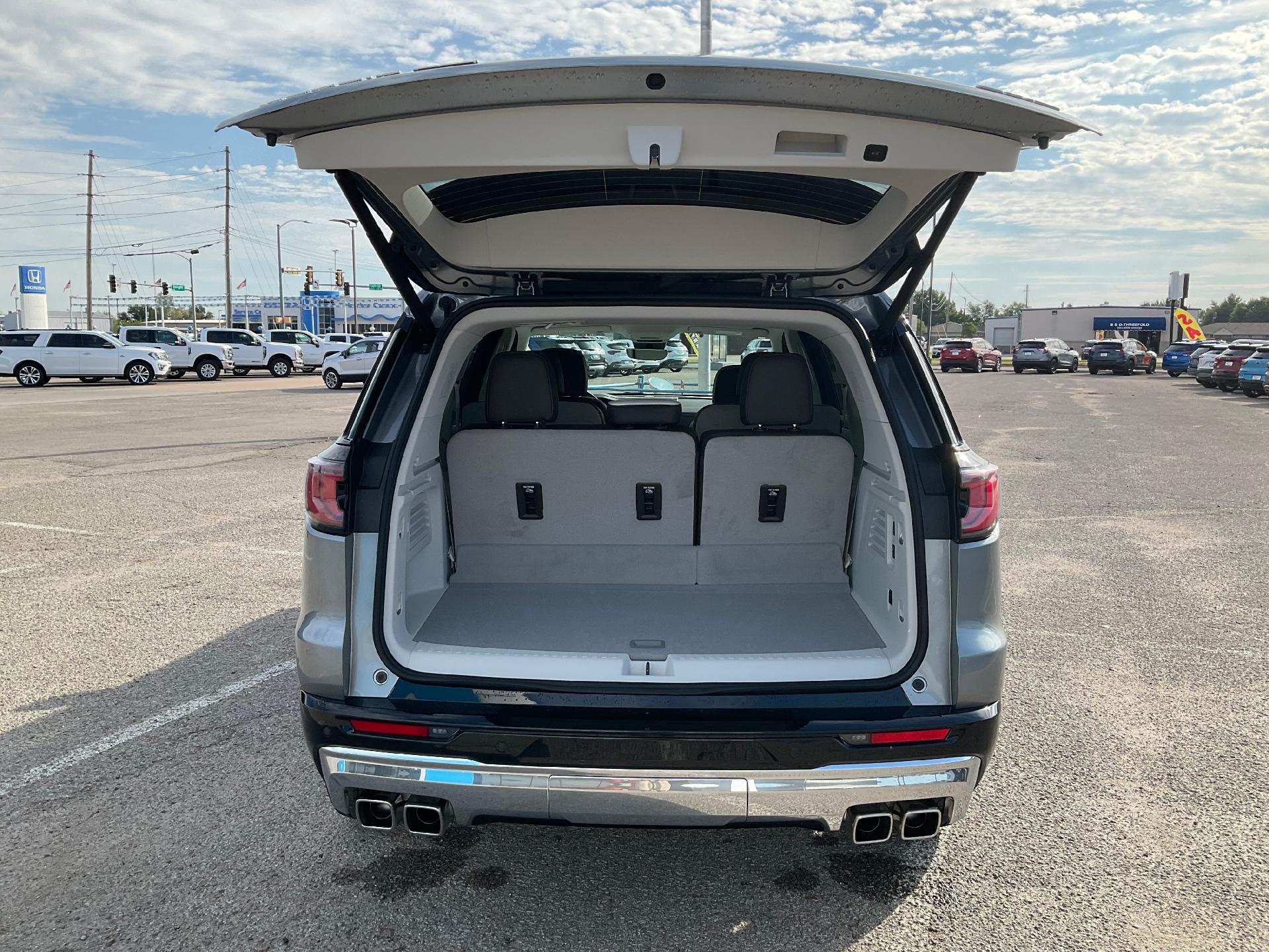 2024 GMC Acadia Vehicle Photo in PONCA CITY, OK 74601-1036