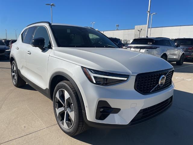 2025 Volvo XC40 Vehicle Photo in Grapevine, TX 76051