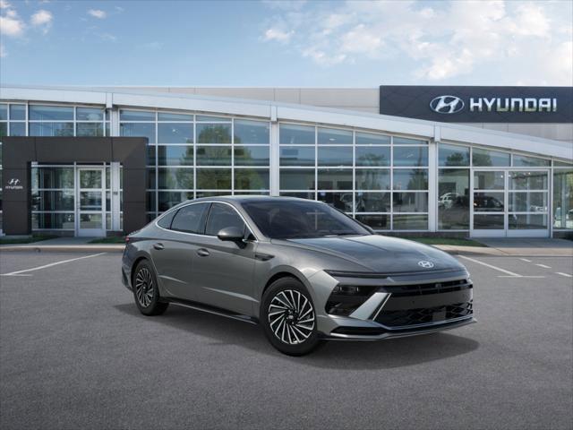 2025 Hyundai SONATA Hybrid Vehicle Photo in O'Fallon, IL 62269