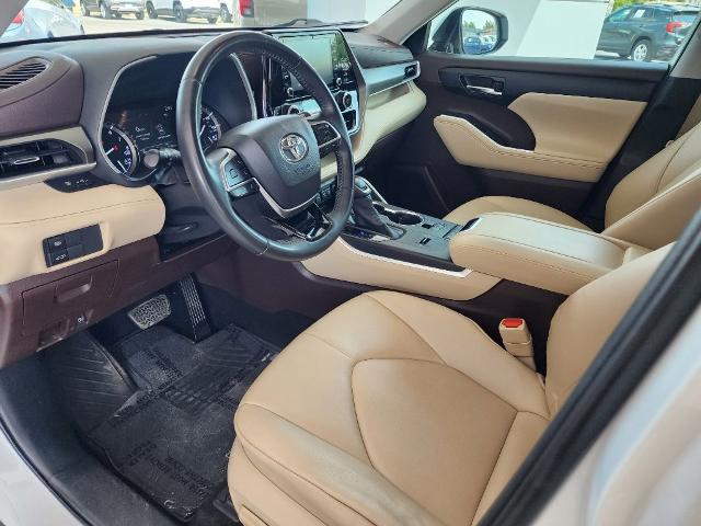 2020 Toyota Highlander Vehicle Photo in PARIS, TX 75460-2116