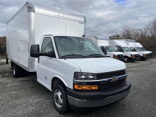 2023 Chevrolet Express Cutaway 4500 Vehicle Photo in ALCOA, TN 37701-3235