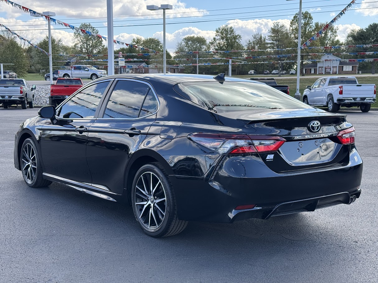 2021 Toyota Camry Vehicle Photo in BOONVILLE, IN 47601-9633